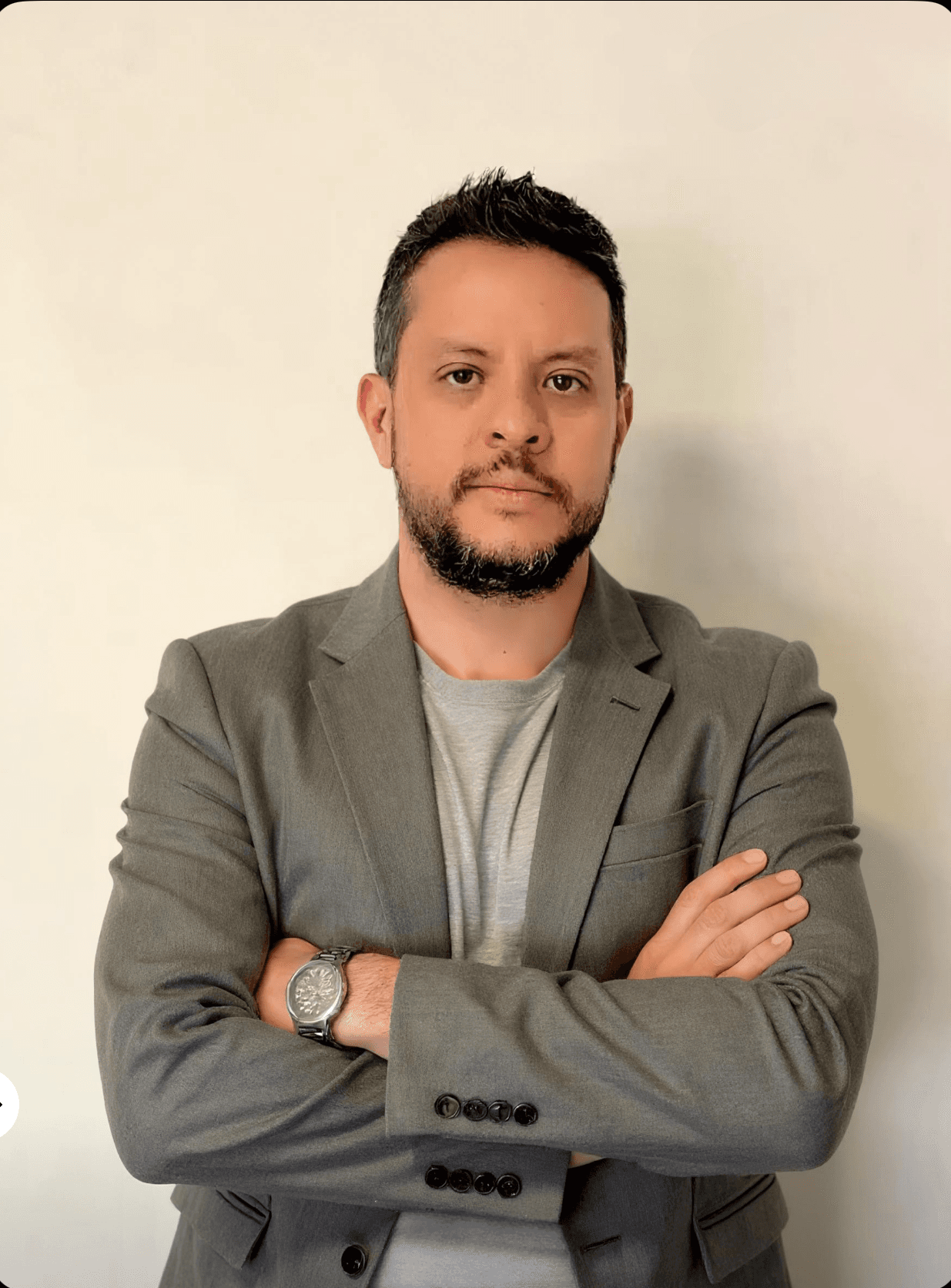 I’m Alejandro Uribe, astrologer